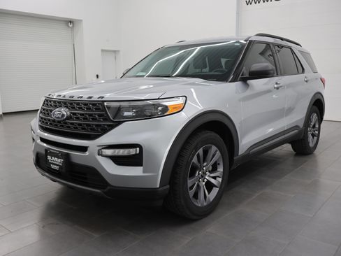 Used 2021 Ford Explorer XLT w/ Equipment Group 202A AWD/4WD image 7