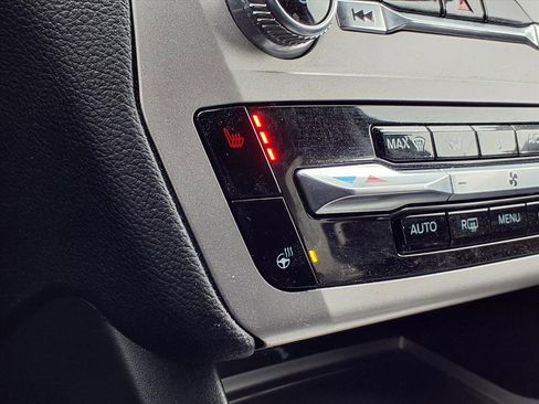 Used 2022 Ford Explorer XLT w/ Equipment Group 202A image 4