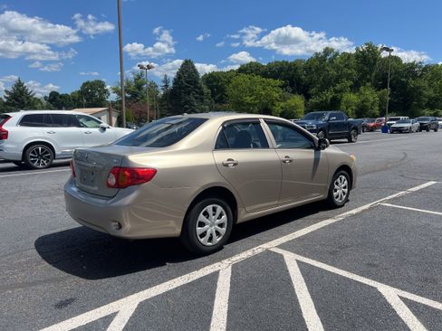Used 2010 Toyota Corolla LE FWD image 5