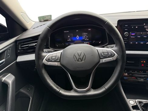 Used 2025 Volkswagen Jetta SE FWD image 14