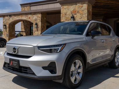 Used 2024 Volvo XC40 B5 Core