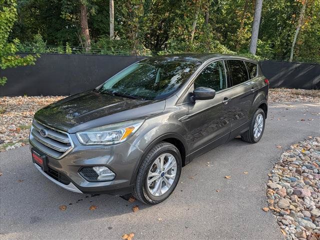 Used 2017 Ford Escape SE FWD image 1