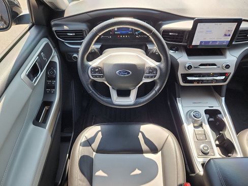 Certified 2022 Ford Explorer XLT w/ Equipment Group 202A image 13