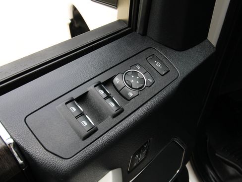 Used 2020 Ford F250 Lariat w/ Lariat Ultimate Package AWD/4WD image 21