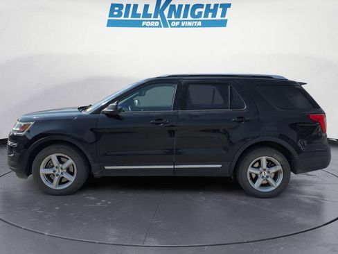Used 2018 Ford Explorer XLT FWD image 2