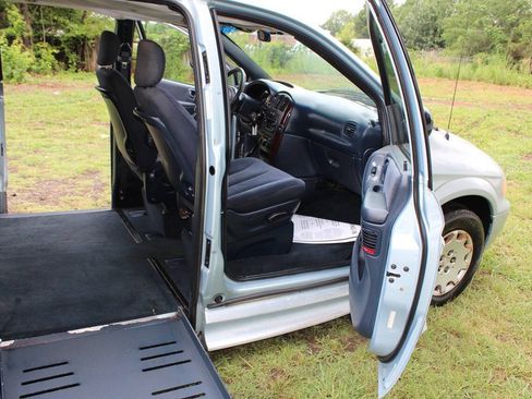 Used 2001 Chrysler Town & Country LX FWD image 37