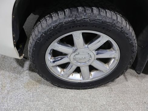Used 2011 GMC Yukon XL Denali AWD/4WD image 9