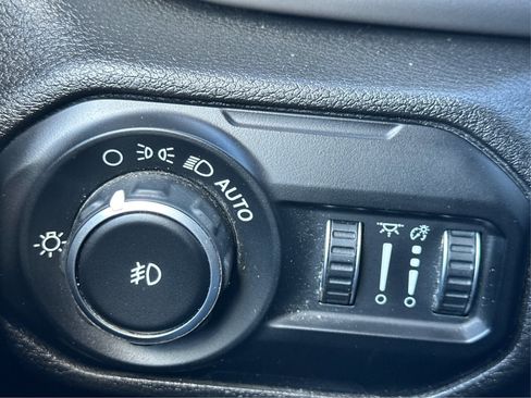 Used 2018 Jeep Wrangler Unlimited Sport S image 16