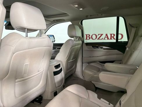 Used 2019 Cadillac Escalade Luxury RWD image 14