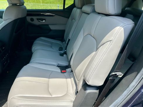 Used 2025 Honda Pilot EX-L image 12