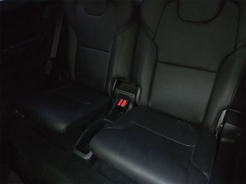 Used 2020 Volvo XC90 T6 Momentum image 15