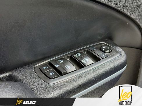 Used 2022 Dodge Charger SXT w/ Leather Interior Group RWD image 17