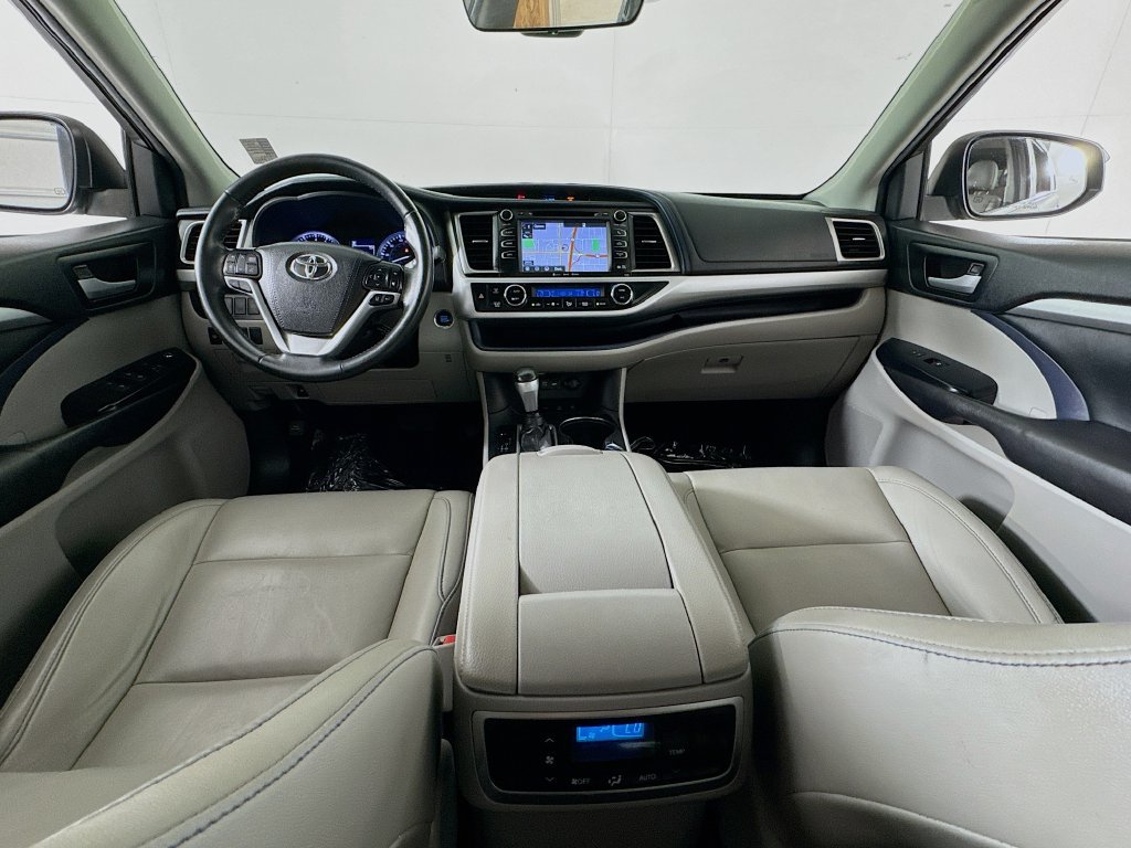 Used 2019 Toyota Highlander XLE AWD/4WD image 32