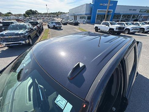 Used 2023 Chevrolet Silverado 1500 LT AWD/4WD image 12