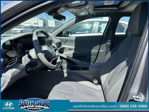 Certified 2025 Hyundai Elantra SEL FWD image 15