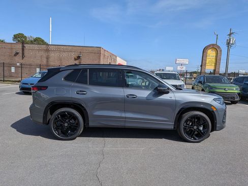 New 2026 Volkswagen Tiguan SE R-Line AWD/4WD image 2