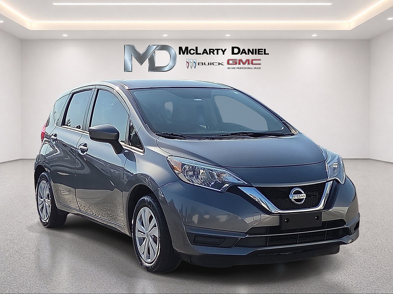 Used 2019 Nissan Versa Note SV FWD image 1