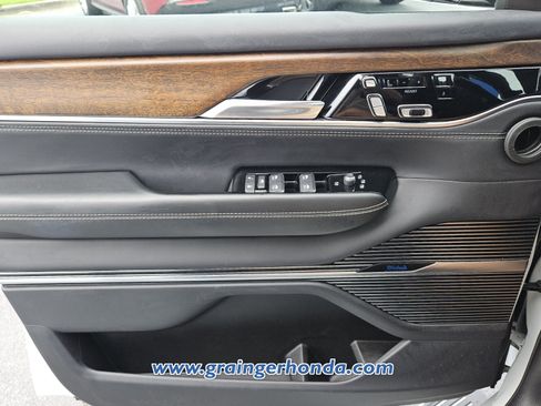 Used 2023 Jeep Grand Wagoneer Series II AWD/4WD image 23