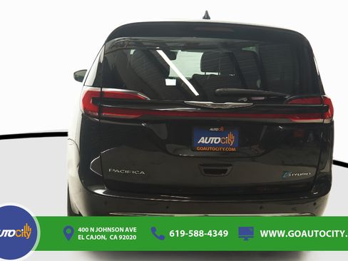 Used 2024 Chrysler Pacifica Limited FWD image 12