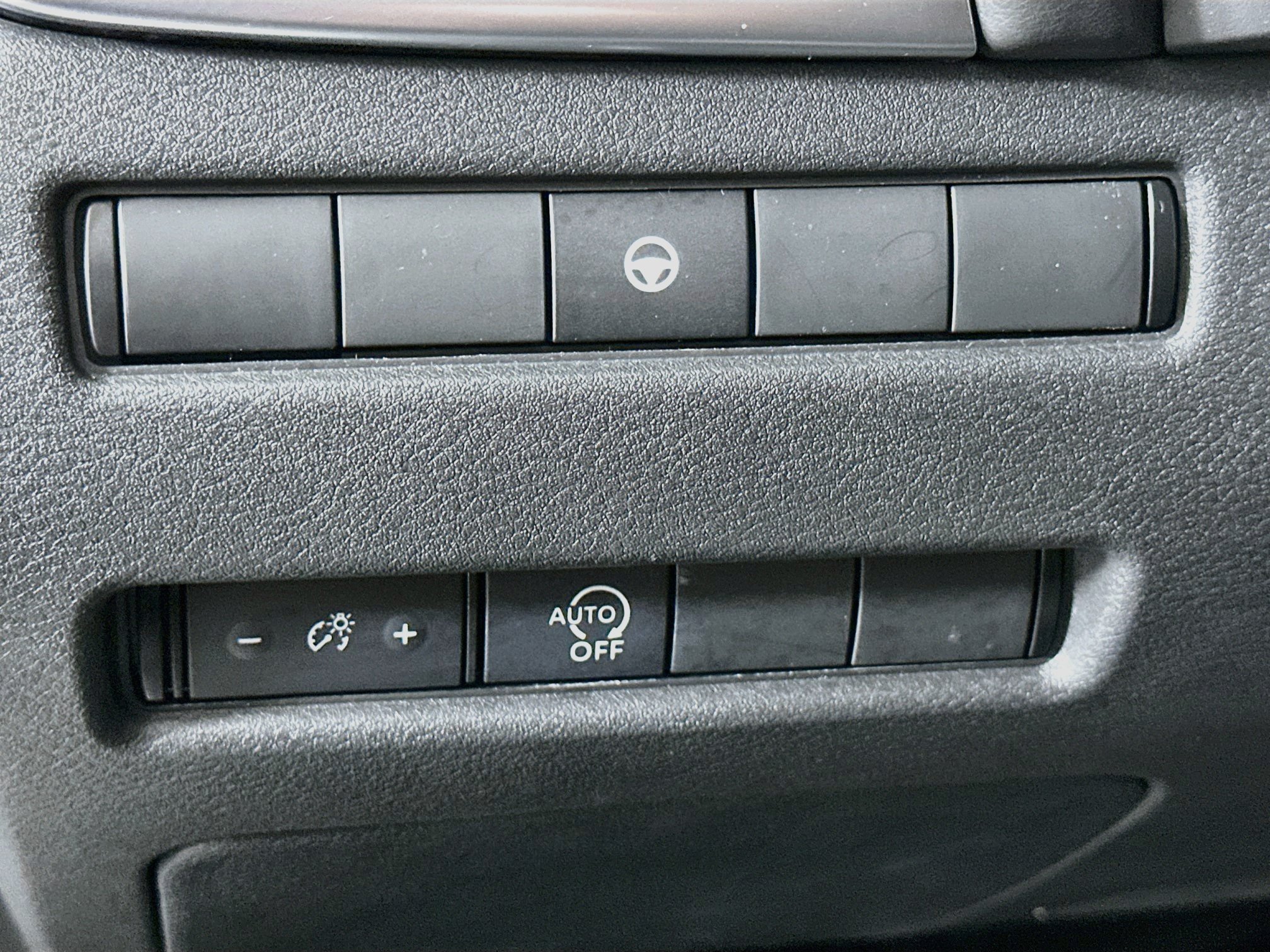 Used 2023 Nissan Rogue SV FWD image 17