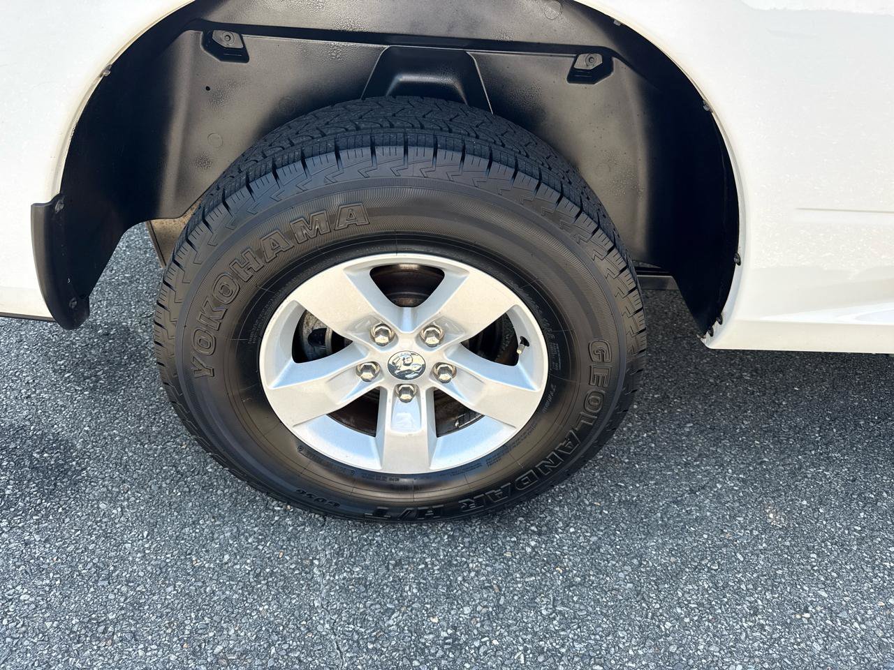 Used 2018 RAM 1500 Tradesman w/ Chrome Appearance Group AWD/4WD image 16