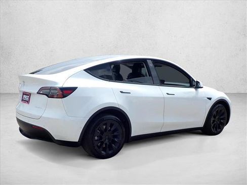 Used 2022 Tesla Model Y Long Range AWD/4WD image 4