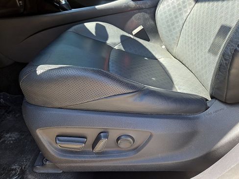 Used 2021 Toyota C-HR Limited FWD image 24