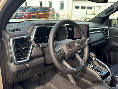 Used 2024 GMC Canyon Elevation w/ Elevation Premium Package AWD/4WD image 8