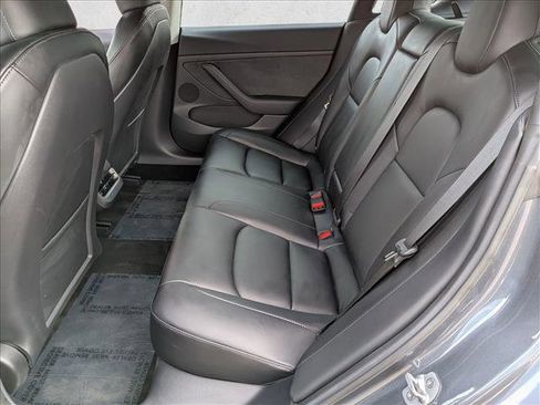 Used 2023 Tesla Model 3 Standard Range image 18