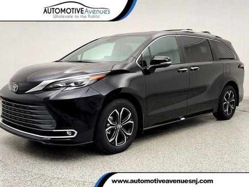 Used 2026 Toyota Sienna Platinum image 1