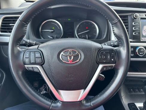 Used 2017 Toyota Highlander XLE w/ Protection Package #3 AWD/4WD image 13