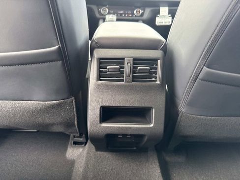 New 2026 Mitsubishi Outlander SE FWD image 17