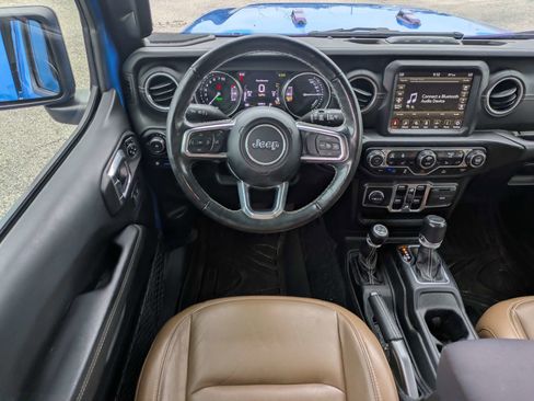 Used 2022 Jeep Wrangler Unlimited Sahara w/ Cold Weather Group AWD/4WD image 18