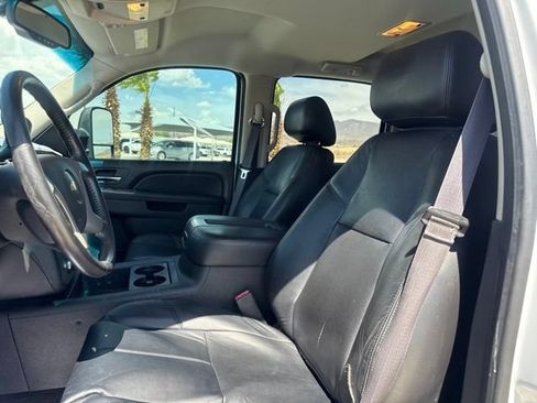 Used 2014 Chevrolet Silverado 2500 LTZ w/ LTZ Plus Package AWD/4WD image 18