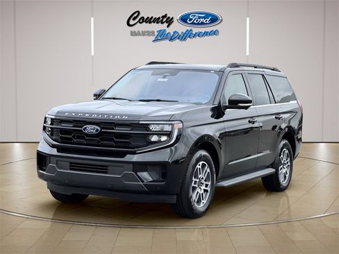 New 2025 Ford Expedition Active image 2