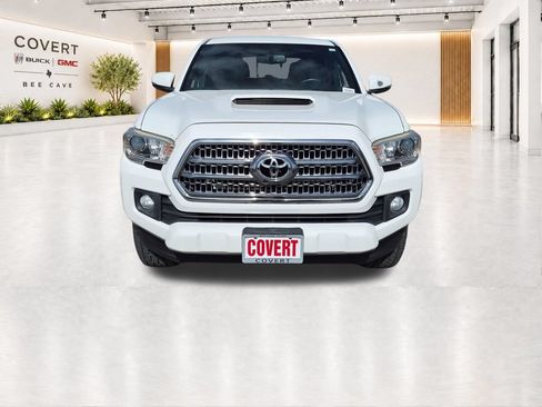 Used 2017 Toyota Tacoma TRD Sport w/ Tow Package (A/T) AWD/4WD image 3