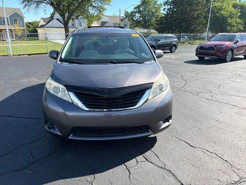 Used 2011 Toyota Sienna LE FWD image 3