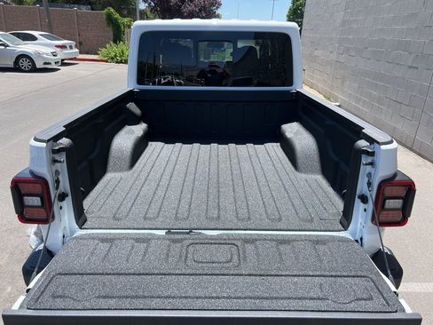 New 2025 Jeep Gladiator Sport AWD/4WD image 24
