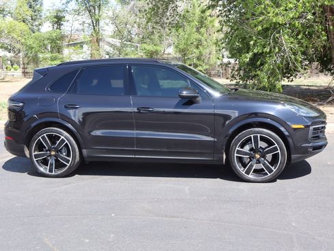Used 2019 Porsche Cayenne S AWD/4WD image 3