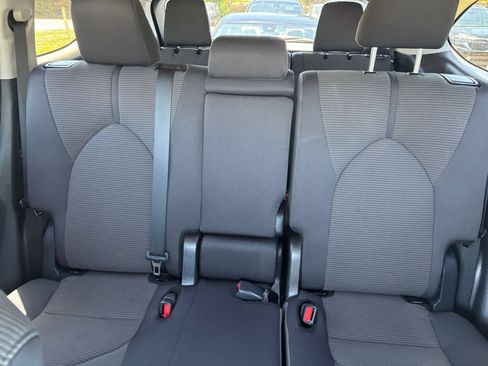 Used 2025 Toyota Highlander LE FWD image 42