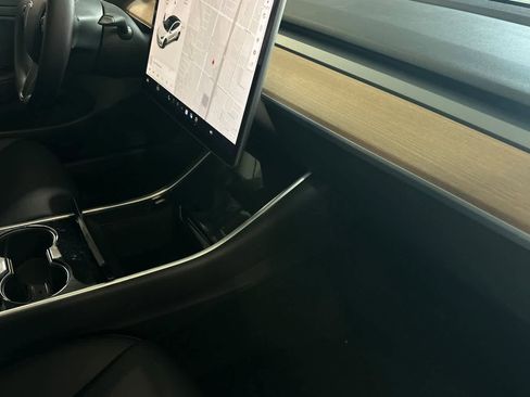 Used 2020 Tesla Model 3 Standard Range image 17