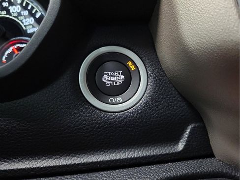 Used 2019 RAM 1500 Laramie image 17