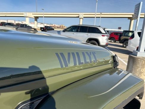 Used 2023 Jeep Gladiator Willys image 12