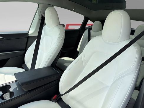 Used 2023 Tesla Model Y 2WD image 11
