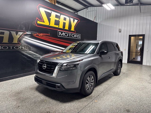 Used 2024 Nissan Pathfinder S FWD image 1