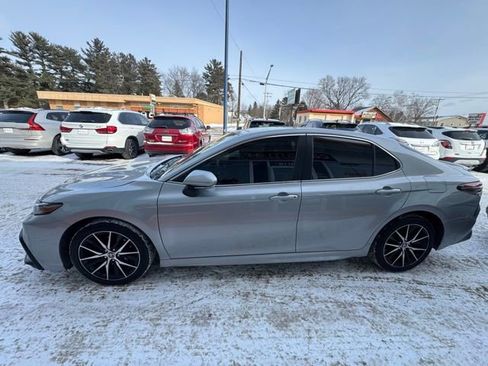 Used 2023 Toyota Camry SE image 4