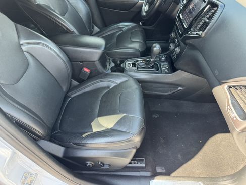 Used 2019 Jeep Cherokee Limited AWD/4WD image 15