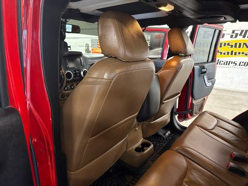 Used 2013 Jeep Wrangler Unlimited Sahara w/ Connectivity Group image 28