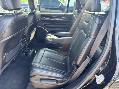 Used 2021 Jeep Grand Cherokee L Laredo w/ Luxury Tech Group I AWD/4WD image 31