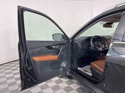 Used 2019 Nissan Rogue SL w/ Premium Package FWD image 14